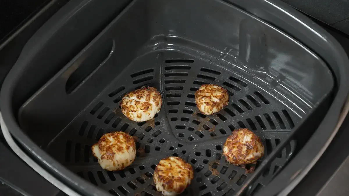 Sea Scallops arranged in an air fryer basket